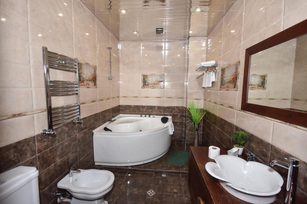 זוגדידי Iberia Palace Hotel מראה חיצוני תמונה